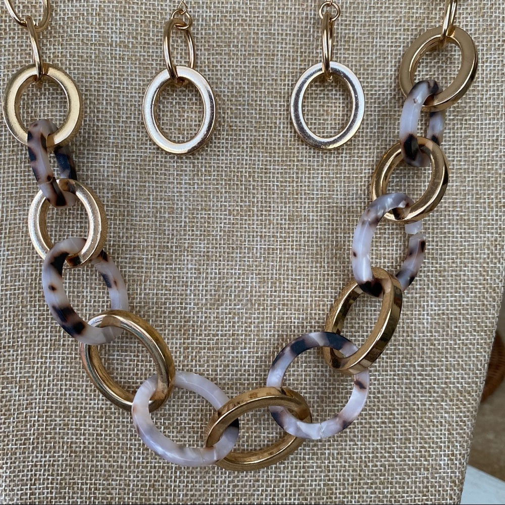 Tortoise shell necklace with matching earrings